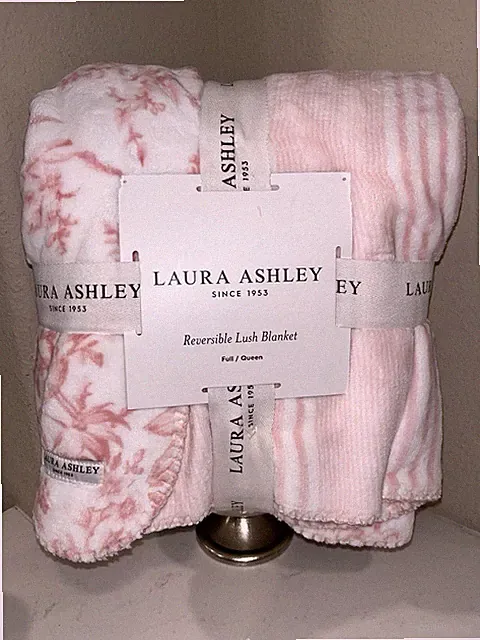 1-NWT LAURA ASHLEY REVERSIBLEPINK DELPHINE FLORAL DESIGNFULL/QUEEN BLANKET