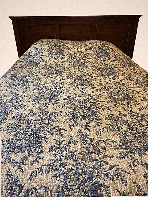 Laura Ashley Bedford Queen Full Bed Comforter Coverlet Blue White