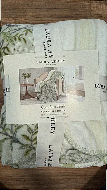 Laura Ashley Blanket Throw 60”x70” Sage Reversible 100% Polyester VERY SOFT!!