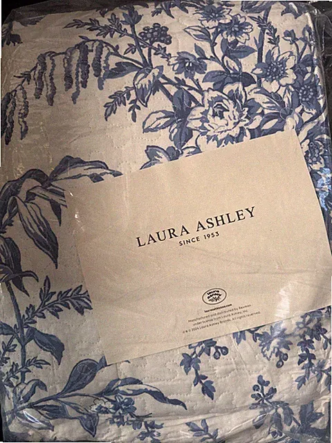 Laura Ashley Home - Bedford Collection - Luxury Premium Ultra Soft Quilt - King