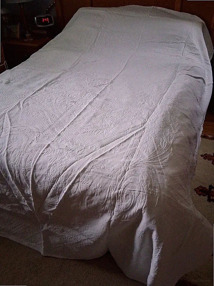 Laura Ashley Home White Single 75"x100" Jacquard Bedspread 100% Pure Cotton