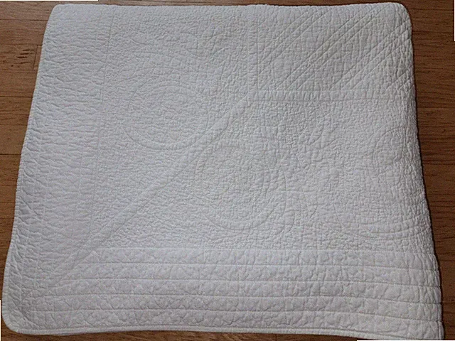 Laura Ashley Lifestyles Matelasse Bedspread*Ivory*Twin/Full Size*Excellent Cond.