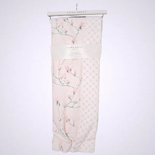 Laura Ashley Magnolia Zoe Coco Oversized Reversible Throw Blanket Pink NEW