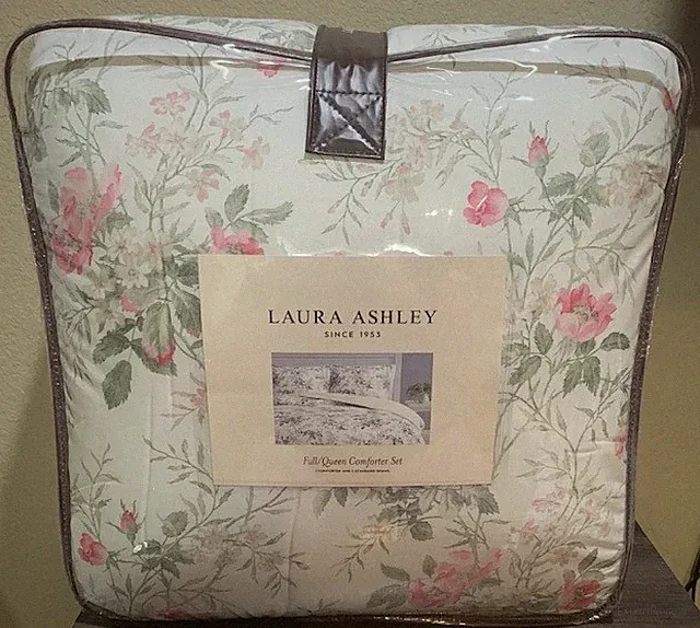 Laura Ashley Naomi Pink/Green Floral 3-piece Full/Queen Comforter & Shams Set