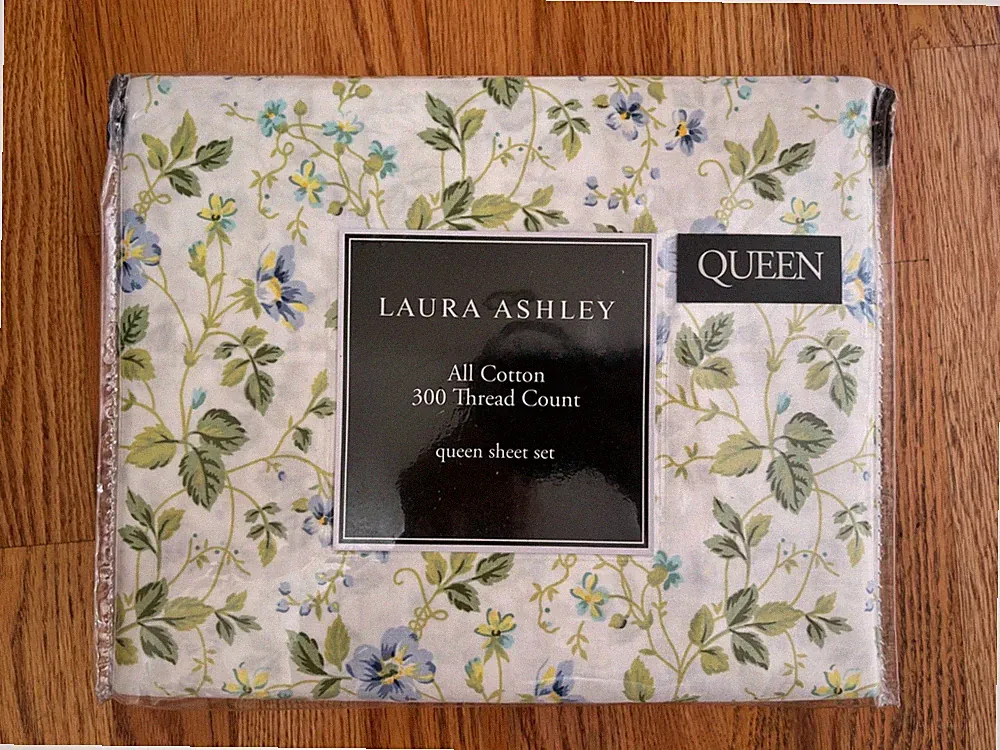 Laura Ashley Queen Sheet Set Floral 300 Thread Count 100% Cotton Blue Green NIP