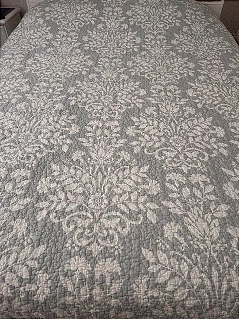 LAURA ASHLEY Reversible Quilted Bedspread Cotton Sage Floral & 2 SHAMS 84X85”