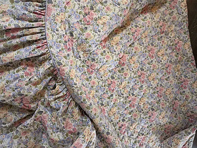 Vintage Laura Ashley Floral Cottage King Comforter